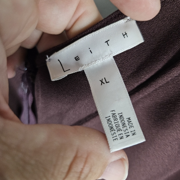 LEITH | v-neck wide leg jumpsuit with pockets - Picture 4 of 5